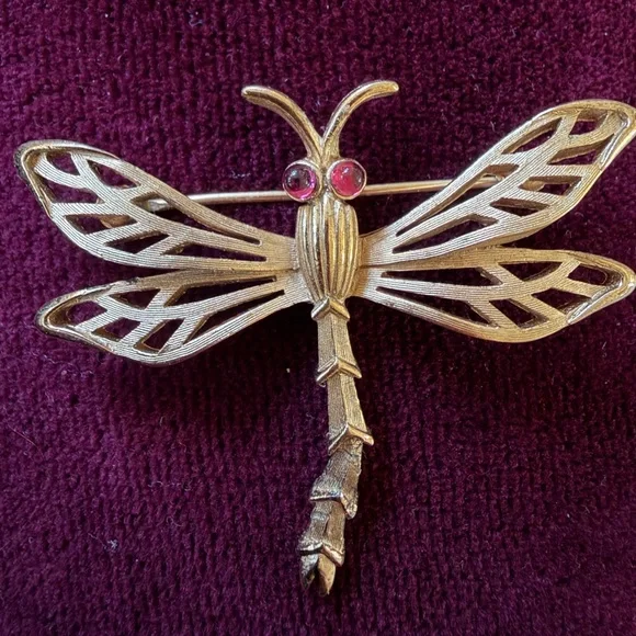 1960s Crown signed Trifari Dragonfly Brooch with Pink Rhinestone eyes - Picture 3 of 4